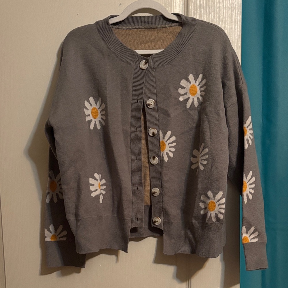 Cute Gray Knit Cardigan with daisys